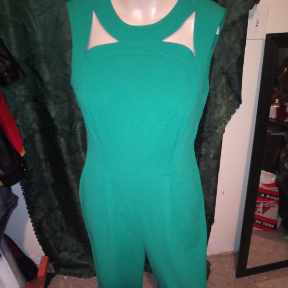 Calvin Klein   Jumpsuit     ((. Size. 6 ))